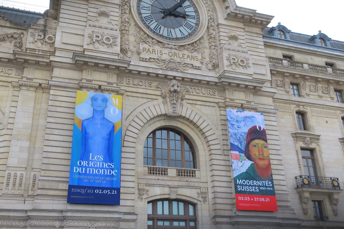 Bâches d'exposition sur la façade du musée d'Orsay